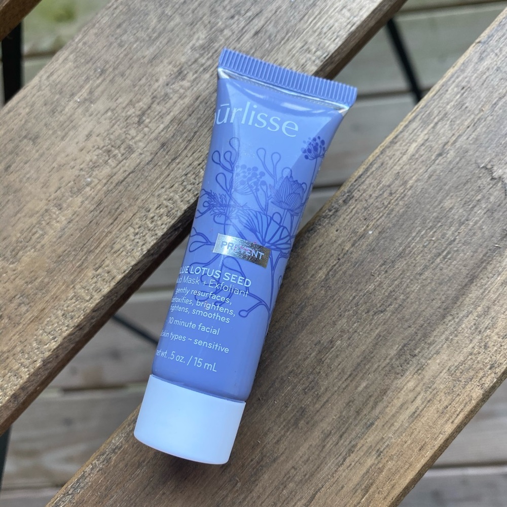 Pūrlisse blue lotus seed mud mask
